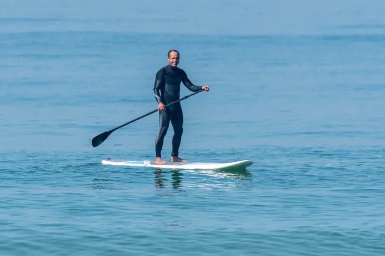 Surfista de stand up paddle